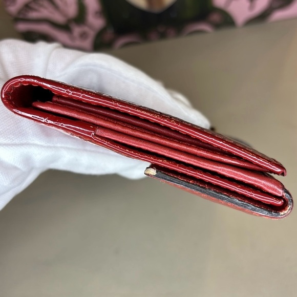 GUCCI | Micro GG Heart Patent Leather Continental Wallet in Red - Picture 5 of 10